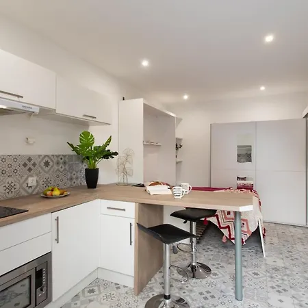 Hyper Centre Climatise * Cannes