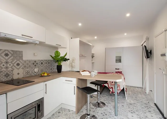 Hyper Centre Climatise * カンヌ